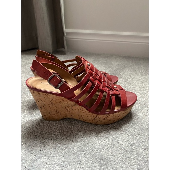 red leather wedge sandal - Picture 2 of 2